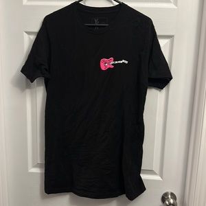 XX. Men’s graphic tee, size M.